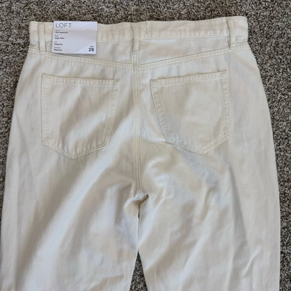 LOFT NWT High Rise Full length Straight Jeans In Popcorn Size 28 - Picture 9 of 9